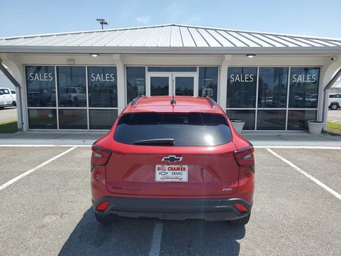 Used 2026 Chevrolet Trax RS w/ Sunroof Package FWD image 4