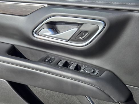 Used 2024 Chevrolet Suburban Z71 w/ Luxury Package image 23