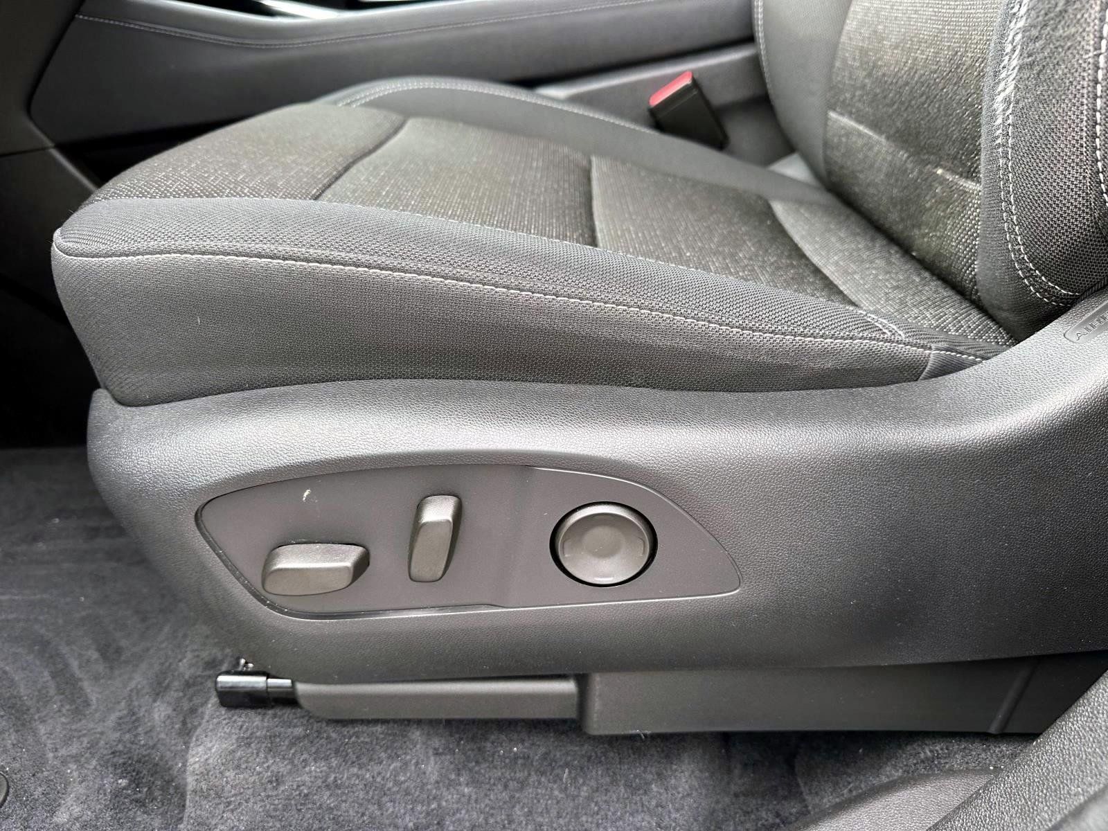 Used 2024 Chevrolet Traverse LT FWD image 10