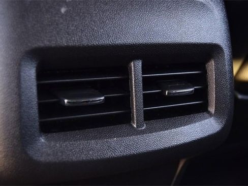 Used 2024 GMC Terrain SLT image 24