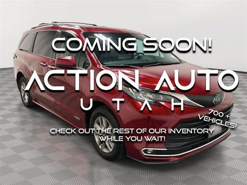Used 2021 Toyota Sienna XLE FWD image 1