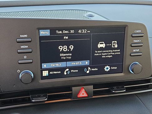 Certified 2025 Hyundai Elantra Sport image 20