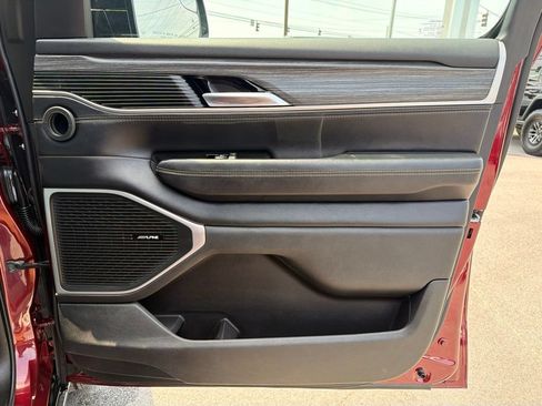 Used 2024 Jeep Wagoneer Series II w/ Flexible Seating Group RWD image 24