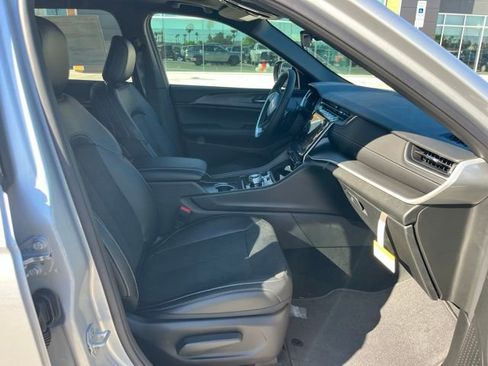 New 2025 Jeep Grand Cherokee L Altitude image 23