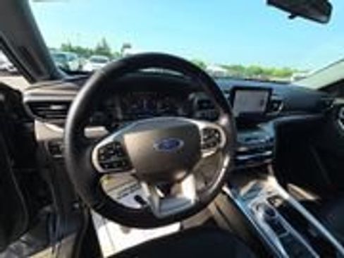 Used 2022 Ford Explorer XLT w/ Equipment Group 202A AWD/4WD image 12