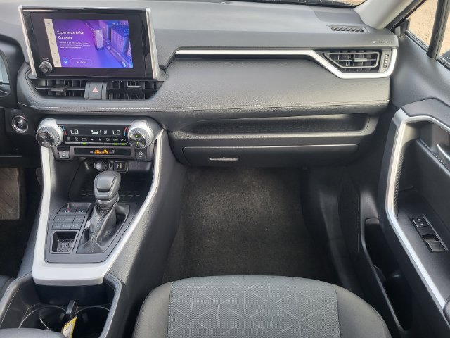 Used 2025 Toyota RAV4 XLE AWD/4WD image 25