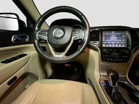 Used 2017 Jeep Grand Cherokee Limited image 26