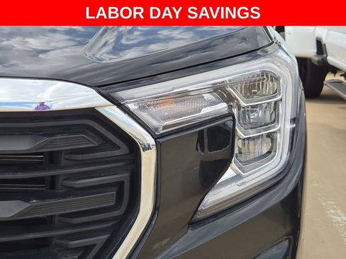 Used 2024 GMC Terrain SLE w/ Driver Convenience Package FWD image 11