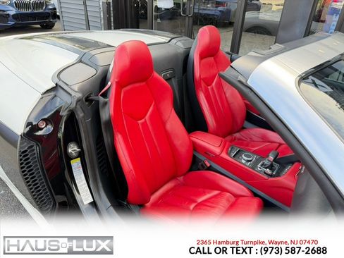 Used 2017 Audi R8 V10 w/ Carbon Exterior Package AWD/4WD image 23