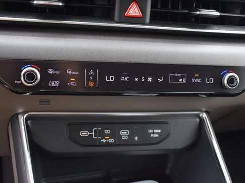 New 2026 Kia Carnival EX FWD image 31