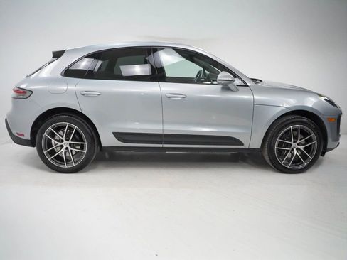 Certified 2025 Porsche Macan AWD/4WD image 9