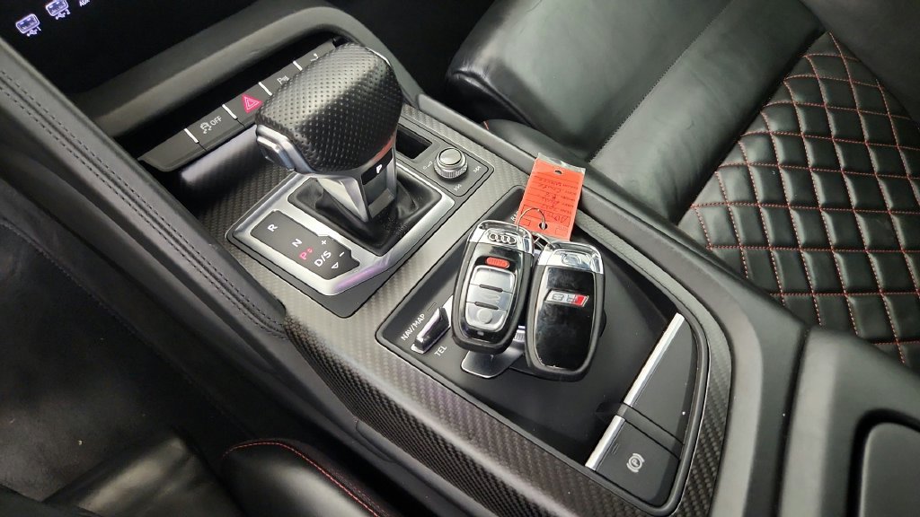 Used 2017 Audi R8 V10 w/ Carbon Exterior Package AWD/4WD image 40