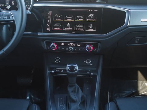 Used 2025 Audi Q3 2.0T Premium image 13