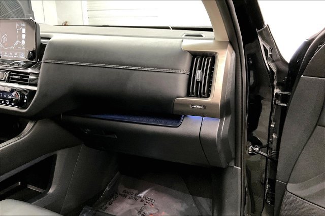 Used 2025 Nissan Pathfinder Platinum AWD/4WD image 19