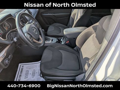 Used 2015 Jeep Cherokee Latitude w/ Cold Weather Group FWD image 23