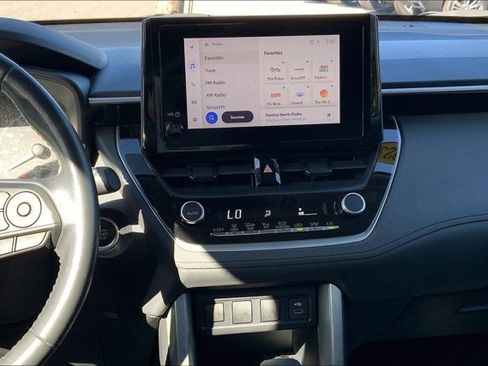 Used 2023 Toyota Corolla Cross LE image 5