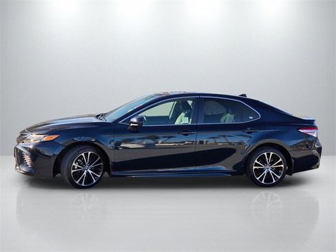 Used 2020 Toyota Camry SE image 9