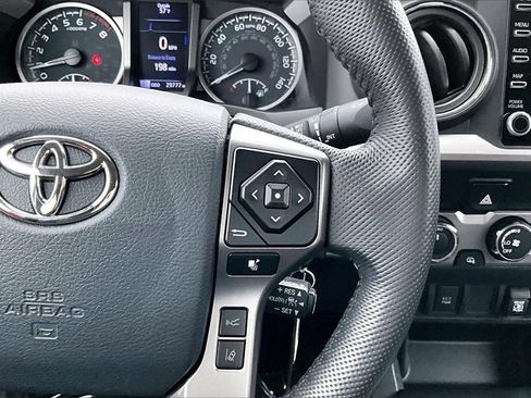 Used 2020 Toyota Tacoma SR5 image 12