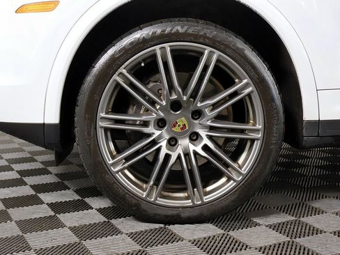 Used 2017 Porsche Cayenne Platinum Edition w/ Premium Package Plus (PJX) image 70