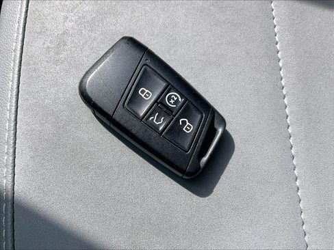 Certified 2022 Volkswagen Taos SE FWD image 11