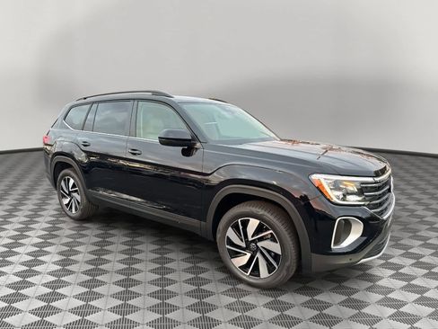 New 2026 Volkswagen Atlas SE FWD image 1