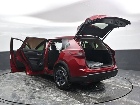 Used 2024 Nissan Rogue SV image 56