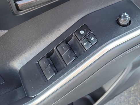 Certified 2023 Toyota Highlander L image 20