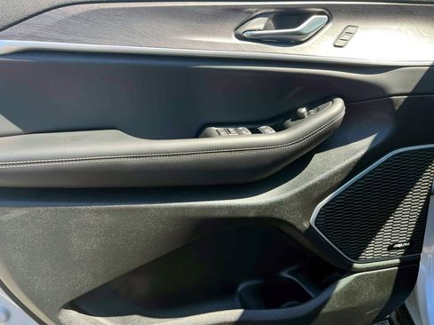 Used 2023 Jeep Grand Cherokee 4WD 4xe image 16