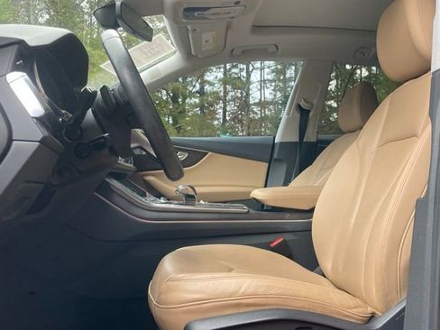 Used 2019 Audi Q8 Premium Plus w/ Premium Plus image 4