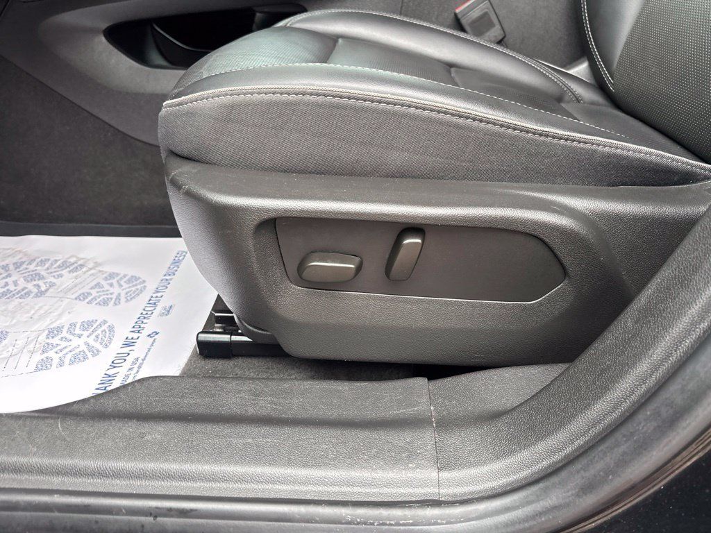 Used 2023 Buick Envision Essence FWD image 35
