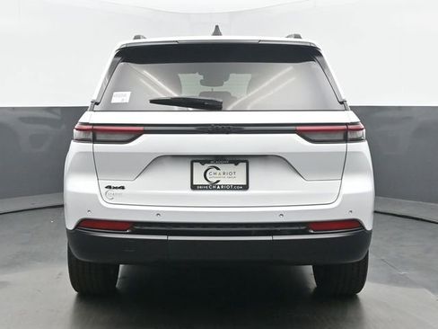 Used 2023 Jeep Grand Cherokee Altitude AWD/4WD image 5