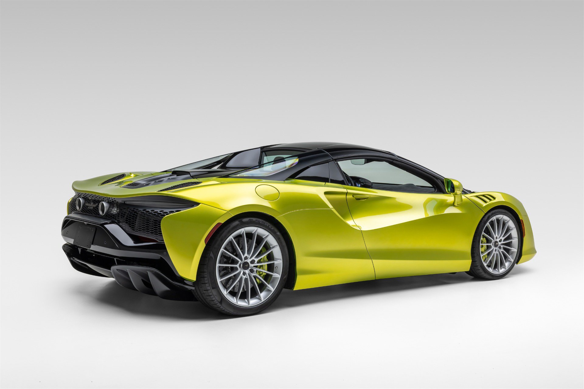 Used 2025 McLaren Artura Spider RWD image 70