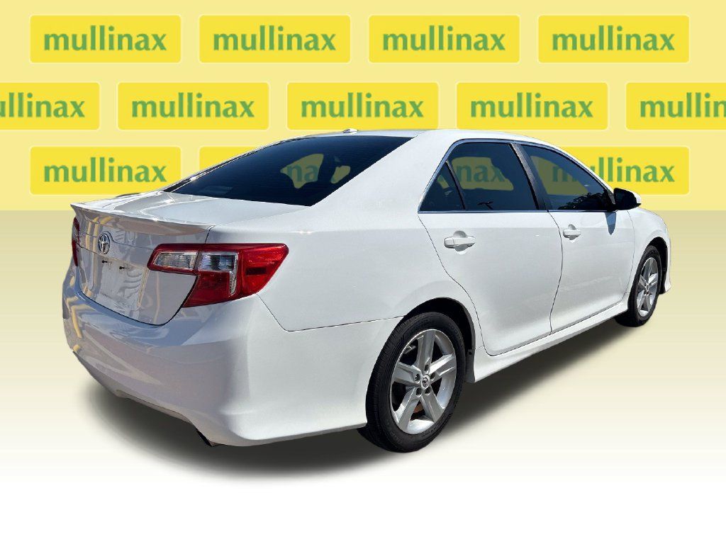Used 2012 Toyota Camry SE FWD image 2