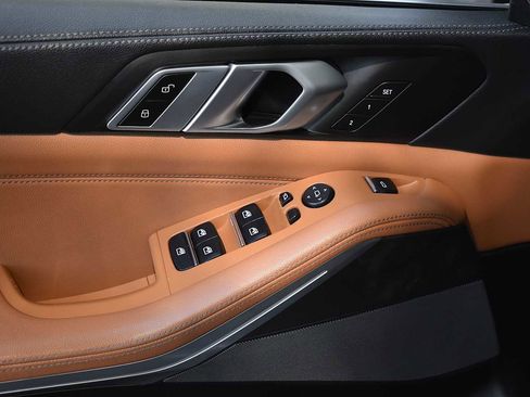 Used 2021 BMW X5 xDrive40i w/ Premium Package image 32