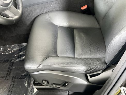 Used 2022 Volvo XC60 B5 Momentum w/ Climate Package image 19