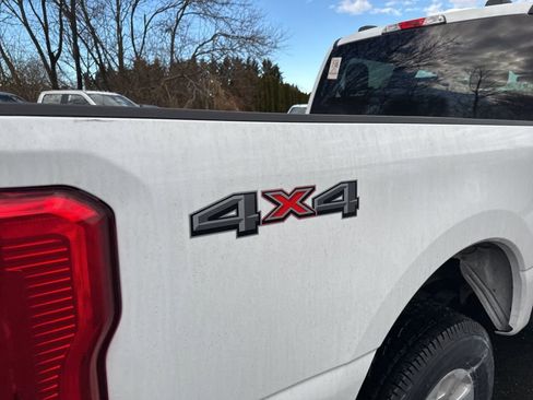 Used 2024 Ford F250 XLT image 7