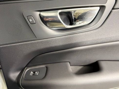 Used 2019 Volvo XC60 T5 R-Design w/ Protection Package FWD image 27