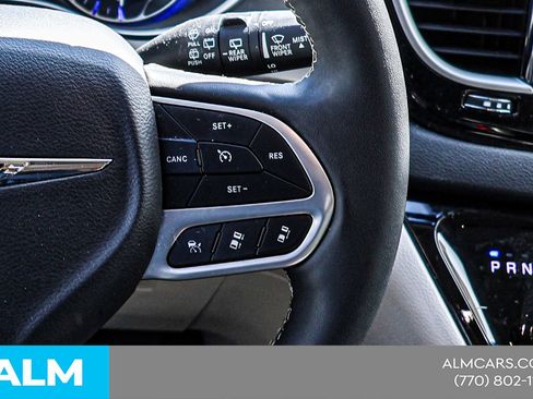 Used 2024 Chrysler Pacifica Touring-L image 29