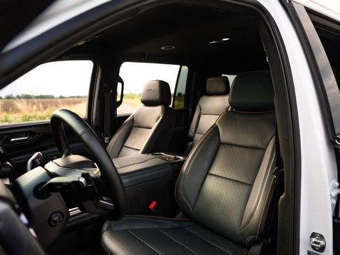 Used 2025 GMC Yukon XL AT4 AWD/4WD image 34