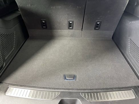 Used 2025 GMC Yukon XL Denali image 31