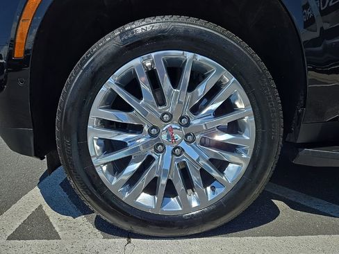 Used 2025 GMC Yukon XL Denali AWD/4WD image 9