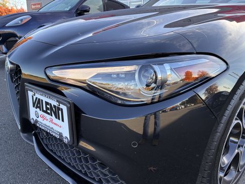 Certified 2022 Alfa Romeo Giulia Veloce image 11