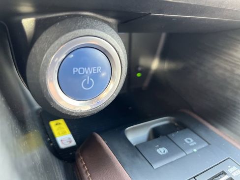 Used 2022 Toyota Venza XLE AWD/4WD image 17