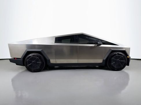 Used 2025 Tesla Cybertruck AWD Crew Cab image 4