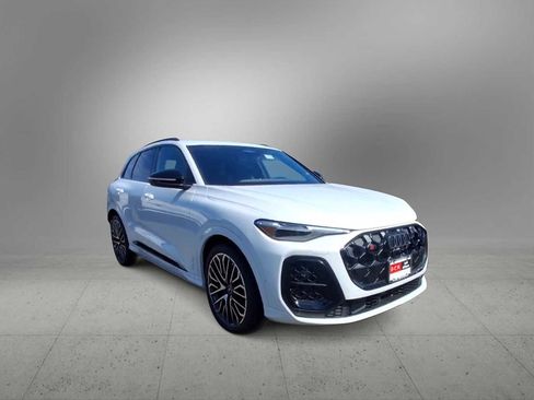 New 2025 Audi SQ5 Prestige image 2