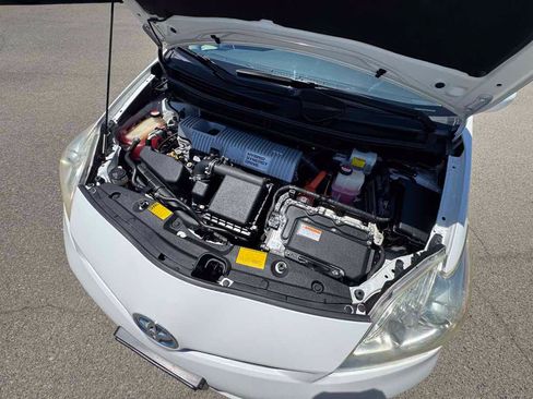 Used 2014 Toyota Prius Two FWD image 38