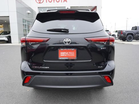 New 2026 Toyota Highlander XLE image 10