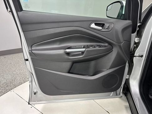 Used 2017 Ford Escape SE AWD/4WD image 9