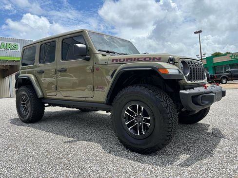 Used 2025 Jeep Wrangler Unlimited Rubicon AWD/4WD image 9