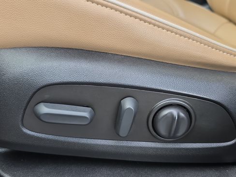 Used 2023 Chevrolet Traverse Premier image 30